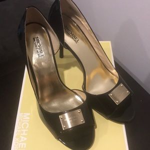Michael Kors open toed black patent open toe pumps